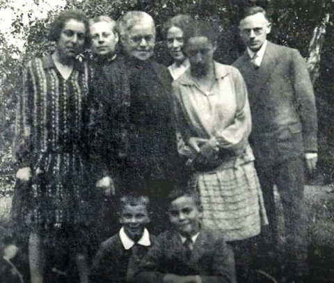 Gertrud Block mit Familie
